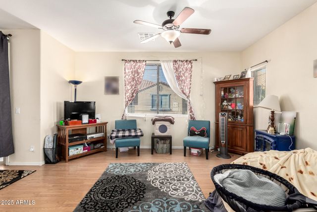 8117 W GROOM CREEK Road, Phoenix, AZ 85043