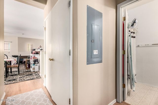 8117 W GROOM CREEK Road, Phoenix, AZ 85043