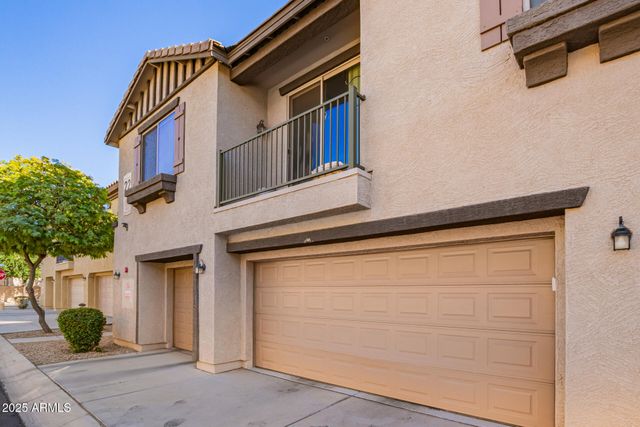 8117 W GROOM CREEK Road, Phoenix, AZ 85043