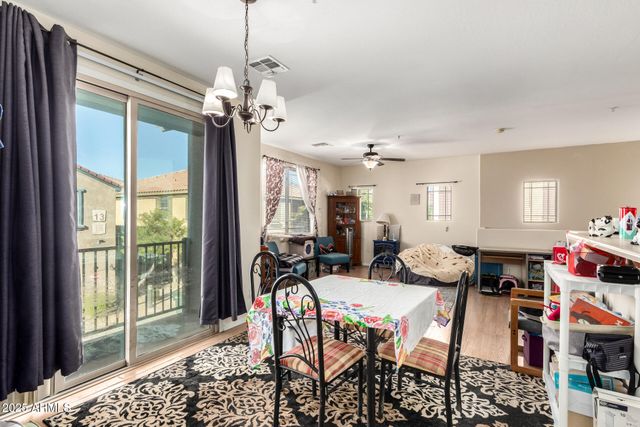 8117 W GROOM CREEK Road, Phoenix, AZ 85043