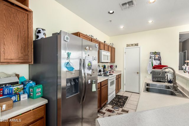 8117 W GROOM CREEK Road, Phoenix, AZ 85043