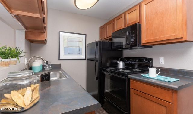 6201 W Olive Avenue A2, Glendale, AZ 85302