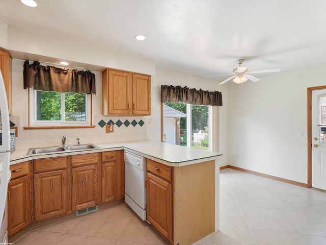 10994 Lesure Drive, Sterling Heights, MI 48312
