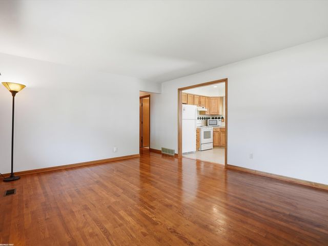 10994 Lesure Drive, Sterling Heights, MI 48312
