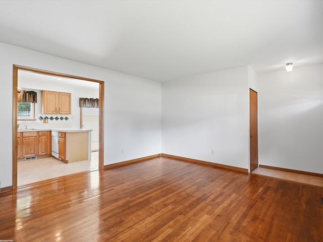 10994 Lesure Drive, Sterling Heights, MI 48312