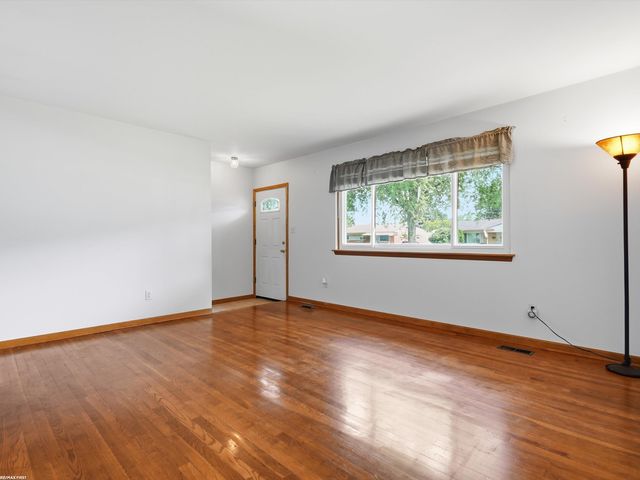 10994 Lesure Drive, Sterling Heights, MI 48312