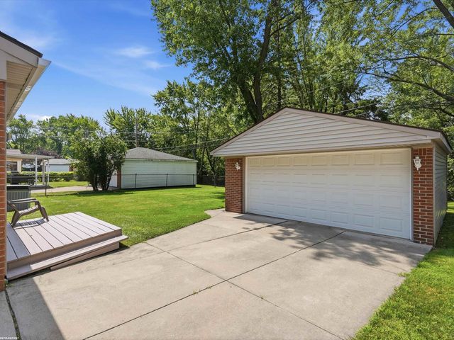 10994 Lesure Drive, Sterling Heights, MI 48312