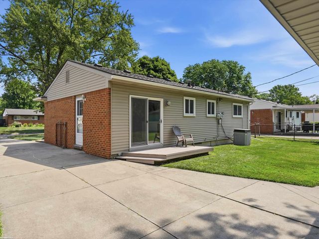 10994 Lesure Drive, Sterling Heights, MI 48312
