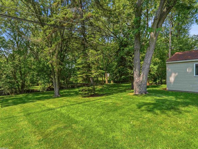 10994 Lesure Drive, Sterling Heights, MI 48312