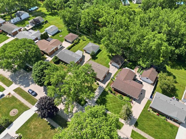 10994 Lesure Drive, Sterling Heights, MI 48312