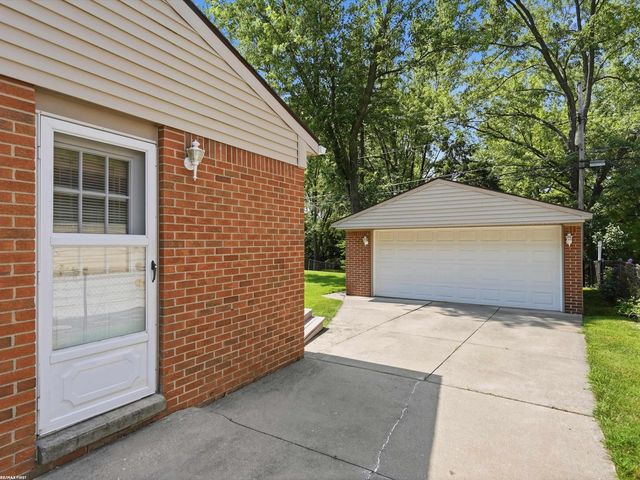 10994 Lesure Drive, Sterling Heights, MI 48312