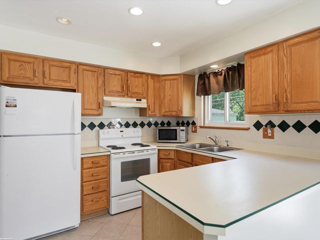10994 Lesure Drive, Sterling Heights, MI 48312