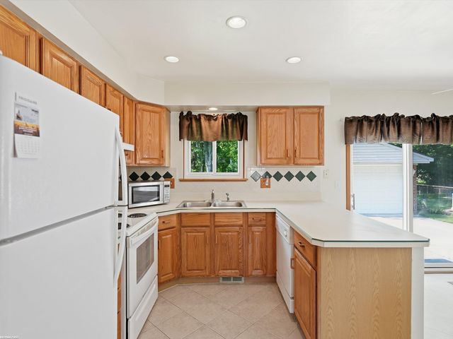 10994 Lesure Drive, Sterling Heights, MI 48312