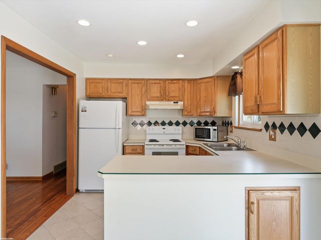 10994 Lesure Drive, Sterling Heights, MI 48312