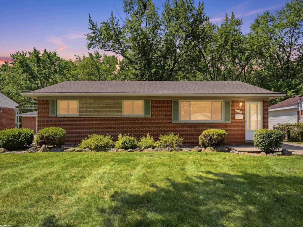 10994 Lesure Drive, Sterling Heights, MI 48312