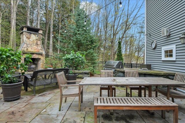 176 Boulder Hill Drive, Shelburne, VT 05482