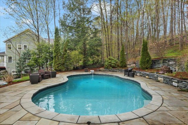 176 Boulder Hill Drive, Shelburne, VT 05482