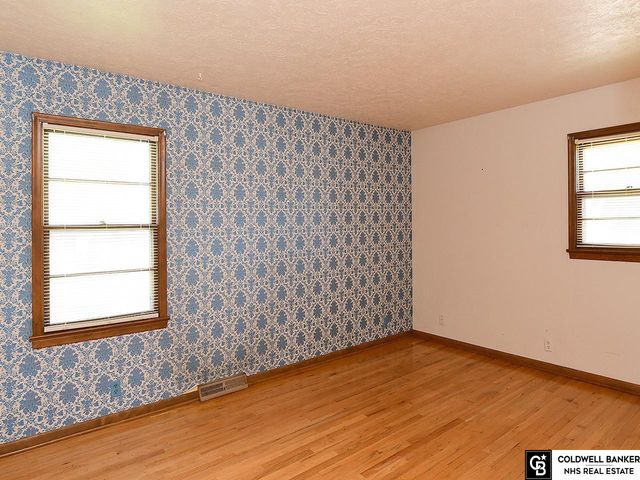 5306 S 106Th Street, Omaha, NE 68127
