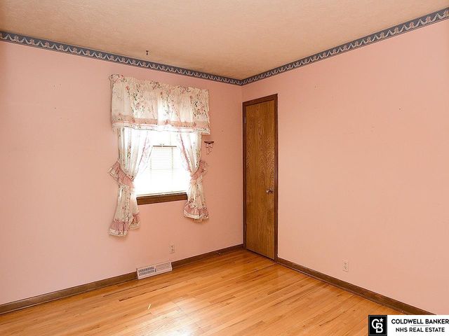 5306 S 106Th Street, Omaha, NE 68127