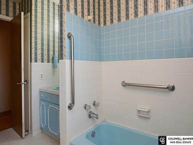 5306 S 106Th Street, Omaha, NE 68127