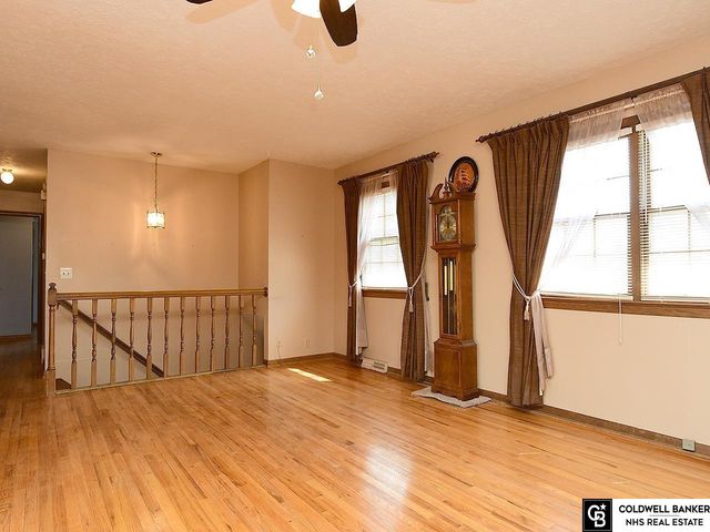 5306 S 106Th Street, Omaha, NE 68127