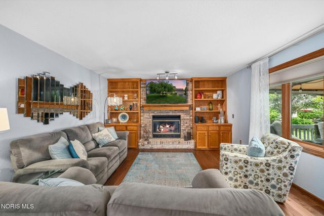 2252 Cedarwood Drive, Maumee, OH 43537