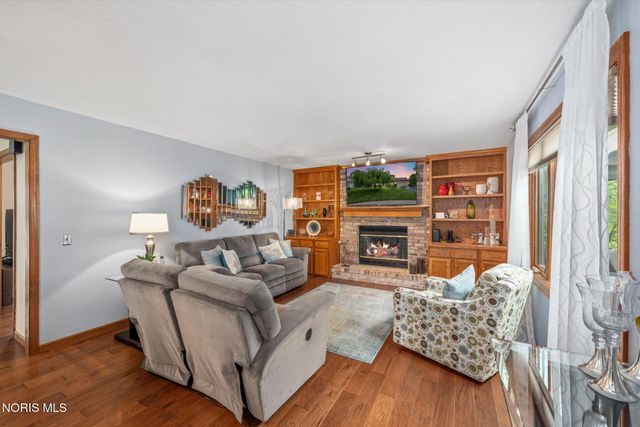 2252 Cedarwood Drive, Maumee, OH 43537