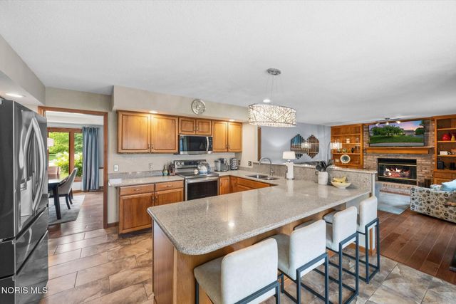 2252 Cedarwood Drive, Maumee, OH 43537