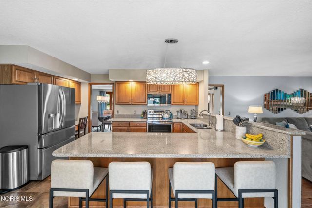 2252 Cedarwood Drive, Maumee, OH 43537