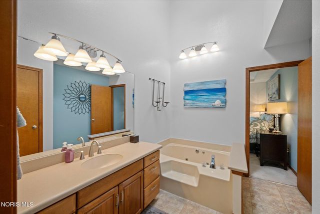 2252 Cedarwood Drive, Maumee, OH 43537