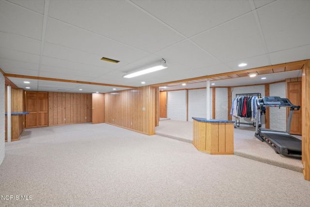 2252 Cedarwood Drive, Maumee, OH 43537