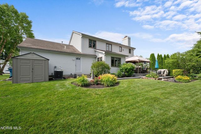 2252 Cedarwood Drive, Maumee, OH 43537