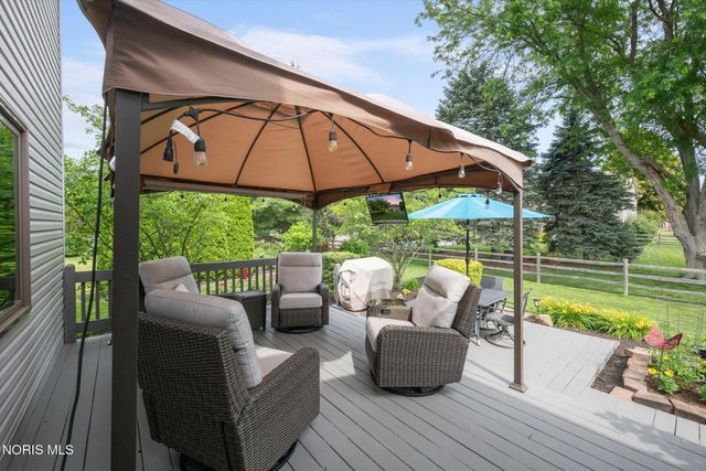2252 Cedarwood Drive, Maumee, OH 43537