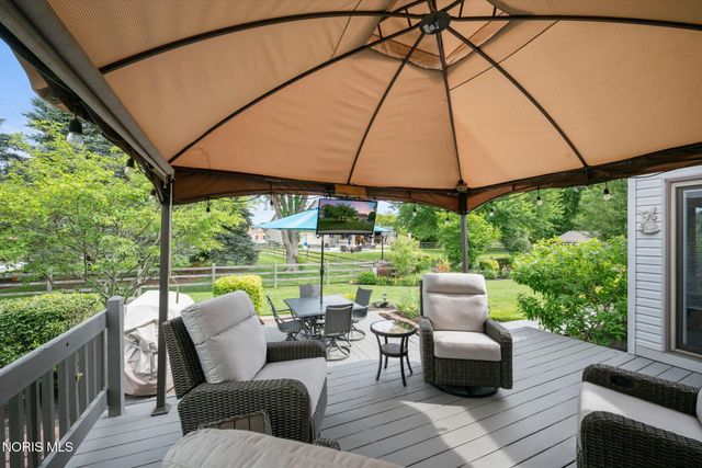 2252 Cedarwood Drive, Maumee, OH 43537