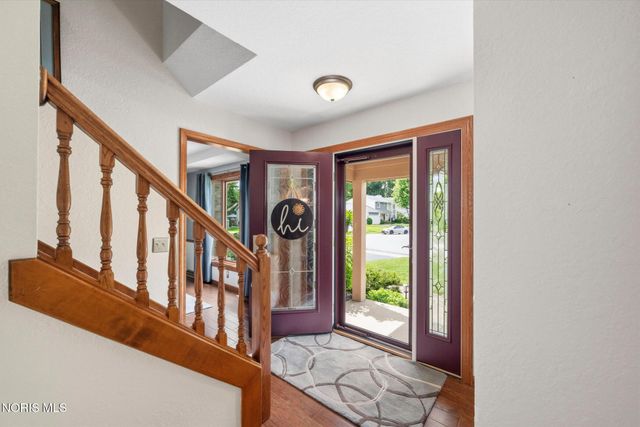 2252 Cedarwood Drive, Maumee, OH 43537