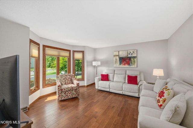 2252 Cedarwood Drive, Maumee, OH 43537