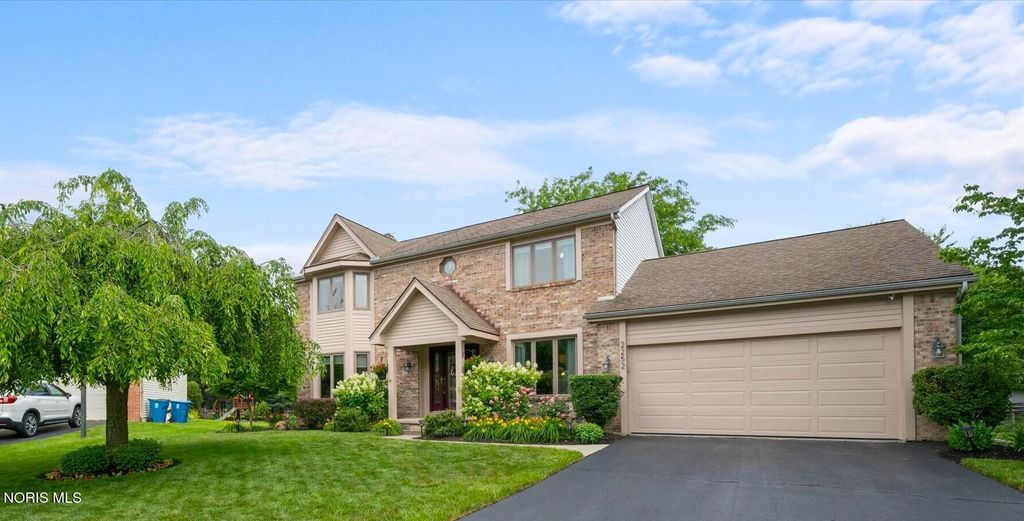 2252 Cedarwood Drive, Maumee, OH 43537