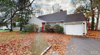 11 Rockhill Road, East Hills, NY 11577