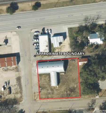 1905 AVENUE R, Hondo, TX 78861
