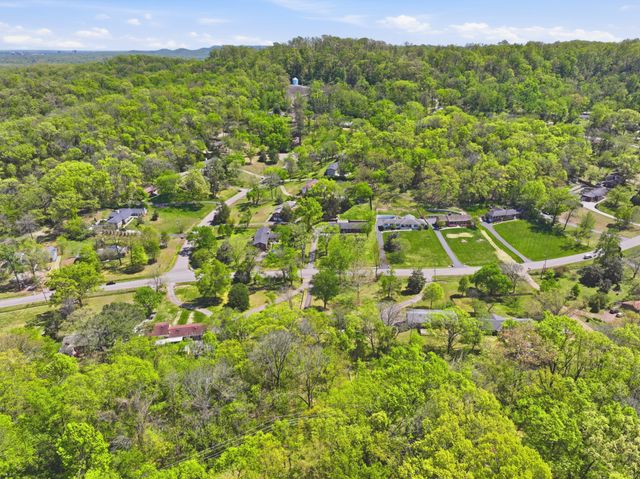 815 Rodney Dr, Nashville, TN 37205