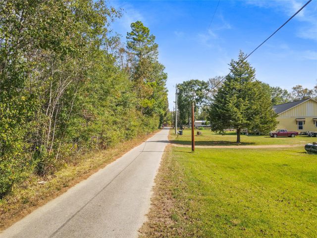 18186 Blackberry Road, Conroe, TX 77306