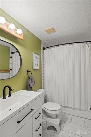6771 Kentford Court, Cincinnati, OH 45233
