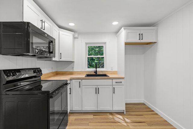 11 Fifth Ave, Lakeville, MA 02347