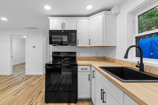 11 Fifth Ave, Lakeville, MA 02347