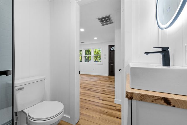 11 Fifth Ave, Lakeville, MA 02347