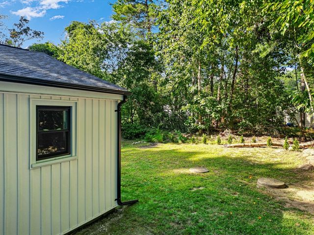 11 Fifth Ave, Lakeville, MA 02347