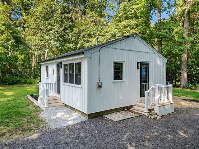 11 Fifth Ave, Lakeville, MA 02347