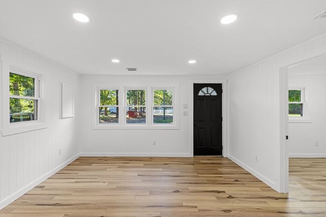 11 Fifth Ave, Lakeville, MA 02347