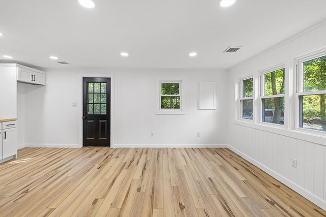 11 Fifth Ave, Lakeville, MA 02347