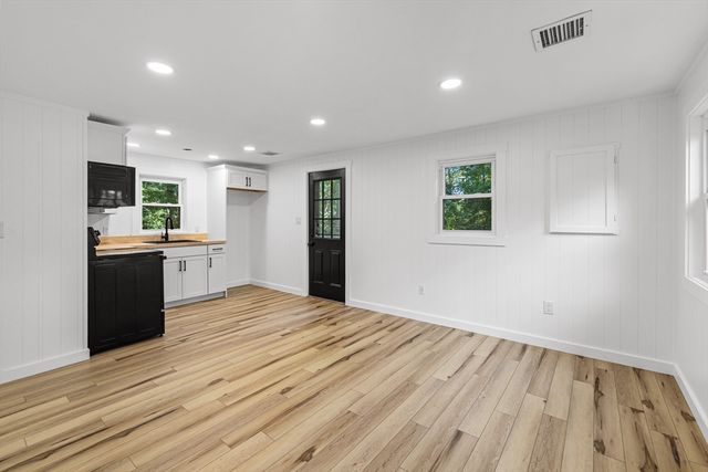 11 Fifth Ave, Lakeville, MA 02347